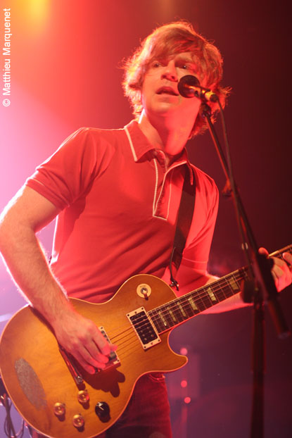 http://www.afrenchphotographer.com/photos_musique/2006-04-26_Nada_Surf_au_Bataclan/NadaSurf_IMG_2393.jpg