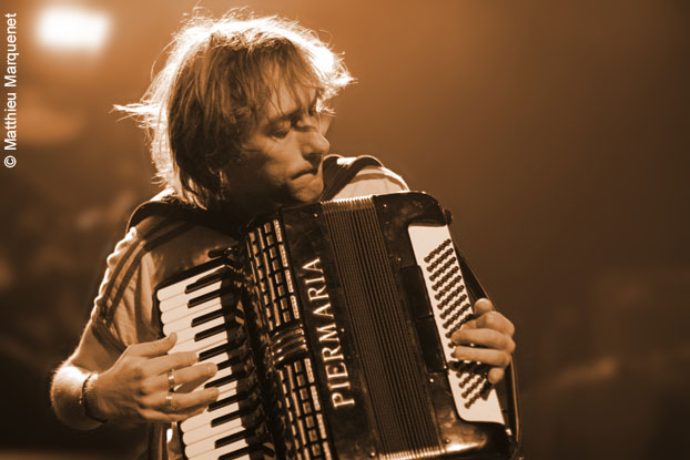 live : photo de concert de Yann Tiersen  Paris, Elyse Montmartre