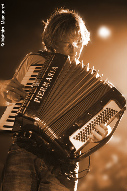 live : photo de concert de Yann Tiersen  Paris, Elyse Montmartre