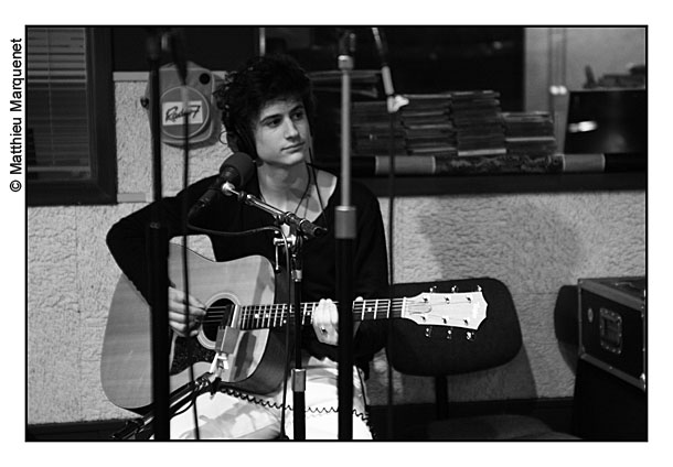 live : photo de concert de BB Brunes  Paris, la Mouv Session, studio 108 de Radio France