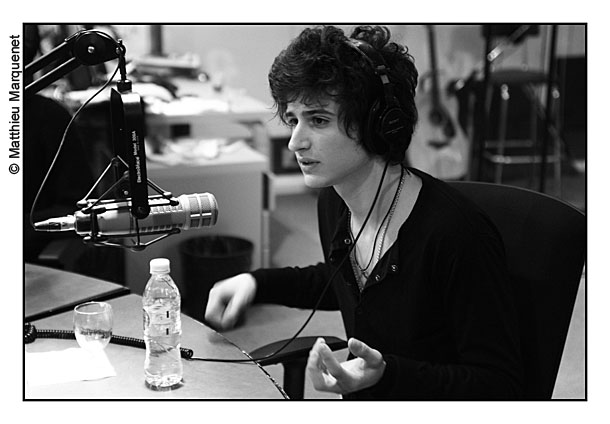 live : photo de concert de BB Brunes  Paris, la Mouv Session, studio 108 de Radio France