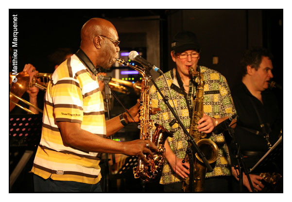 live : photo de concert de Manu Dibango  Paris, Petit Journal Montparnasse