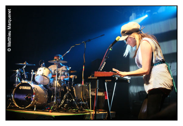 live : photo de concert de The Ting Tings  Paris, Bataclan