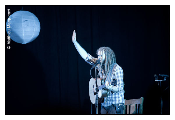 live : photo de concert de Newton Faulkner  Paris, Znith