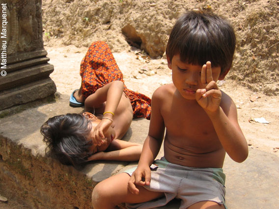 photo de Les enfants du monde, photos prises lors de mon tour du monde  vlo en 2004