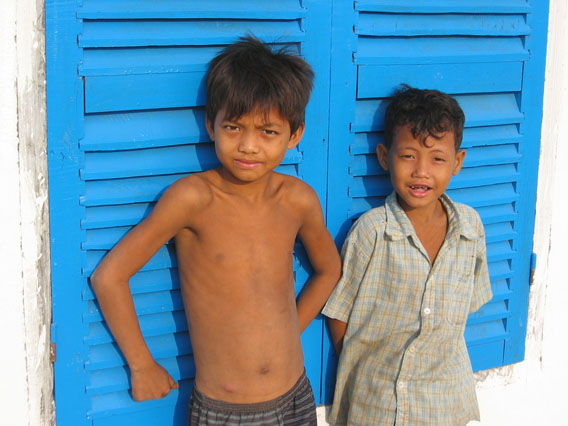 photo de Les enfants du monde, photos prises lors de mon tour du monde  vlo en 2004